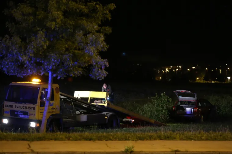 Prometna nesreca u Maksimirskoj ulici u kojoj su sudjelovala dva automobila. Poginula je jedna osoba.