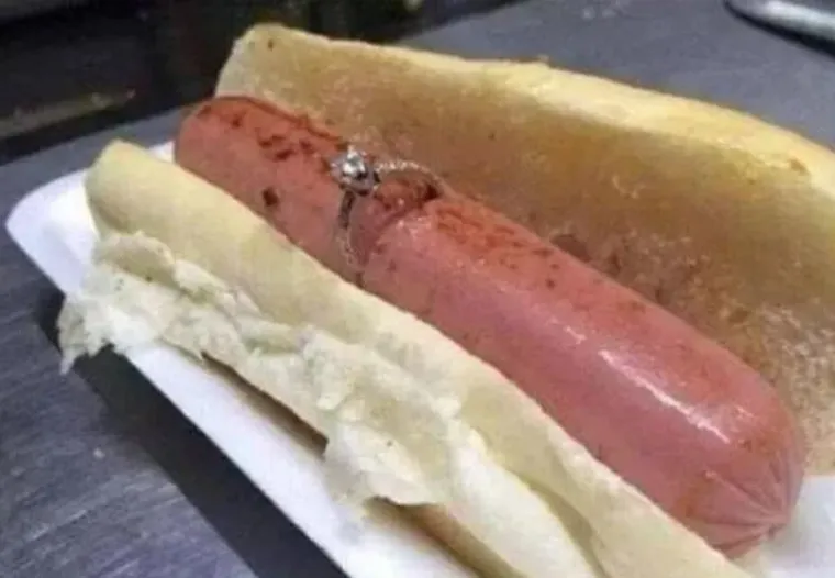Prsten u pizzi, svinji ili hamburgeru? 14 najgorih prosidba interneta