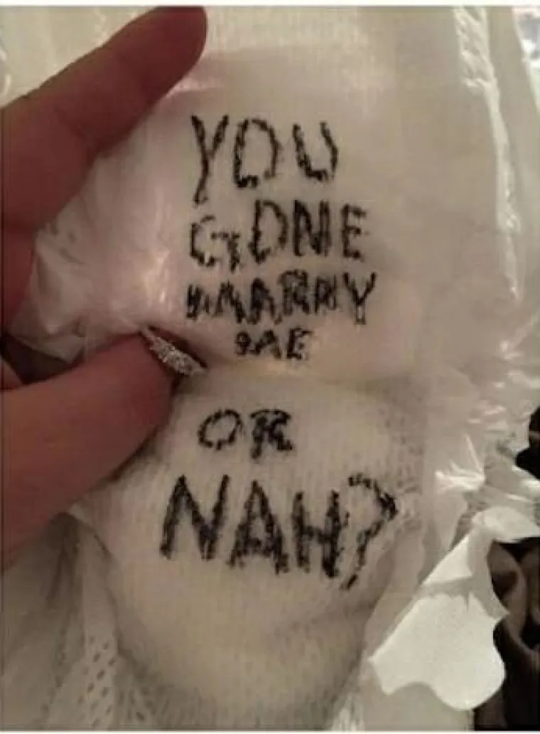 Prsten u pizzi, svinji ili hamburgeru? 14 najgorih prosidba interneta