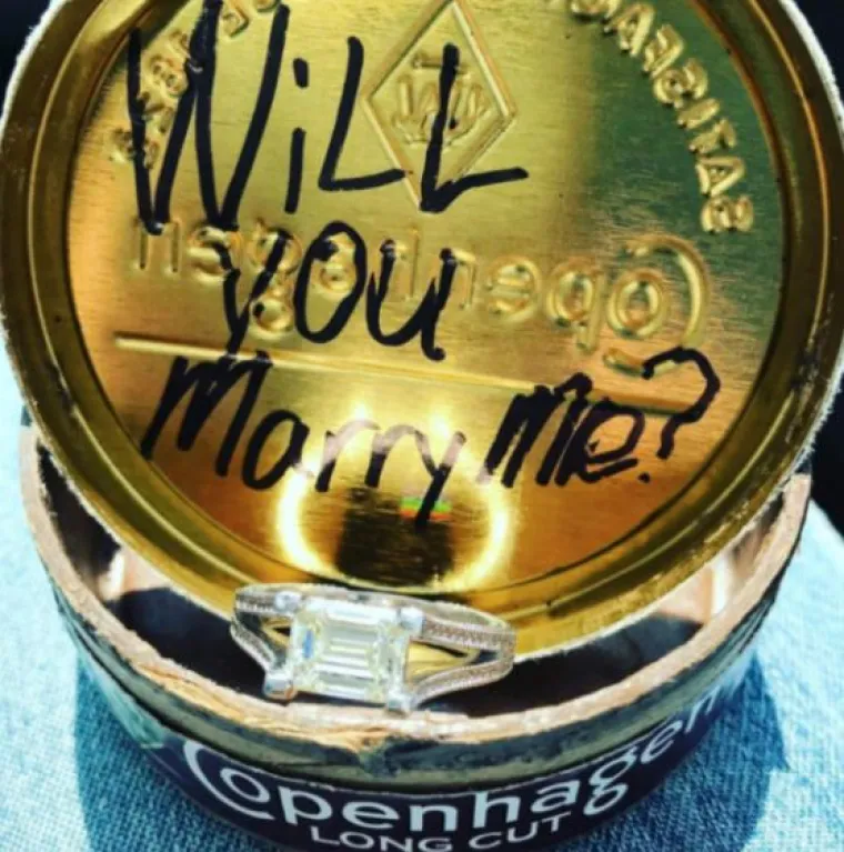 Prsten u pizzi, svinji ili hamburgeru? 14 najgorih prosidba interneta