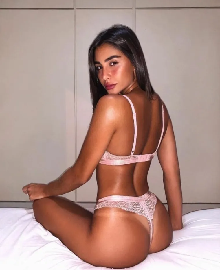 PROCURILE FOTKE IZ SPAVAĆIH SOBA: A one, jadne, sad se moraju stalno slikati u seksi izdanjima