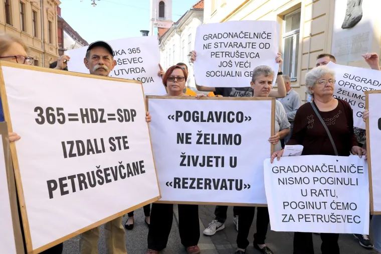 'Poglavico ne želimo živjeti u rezervatu!' Petru&scaron;evčani izviždali Bandića