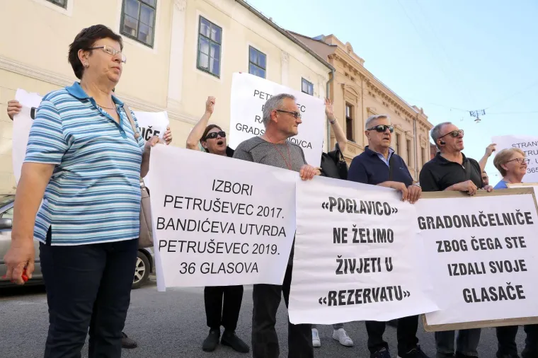 'Poglavico ne želimo živjeti u rezervatu!' Petru&scaron;evčani izviždali Bandića