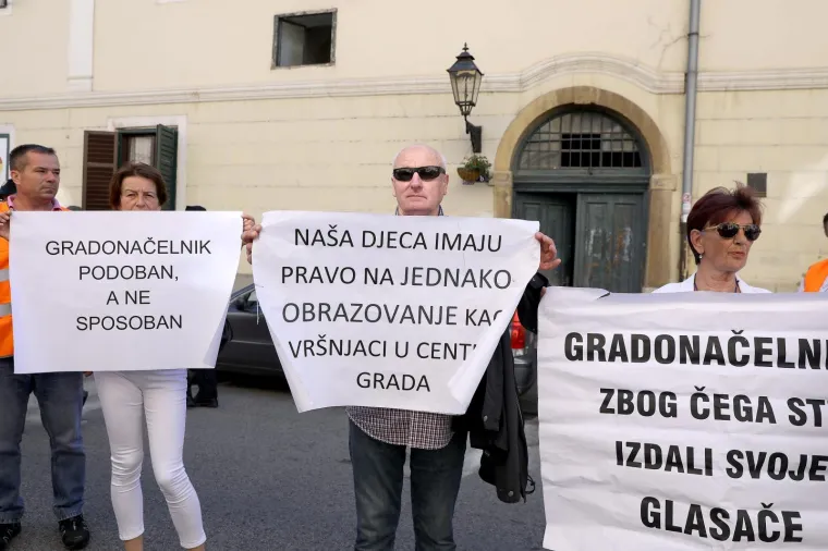 'Poglavico ne želimo živjeti u rezervatu!' Petru&scaron;evčani izviždali Bandića