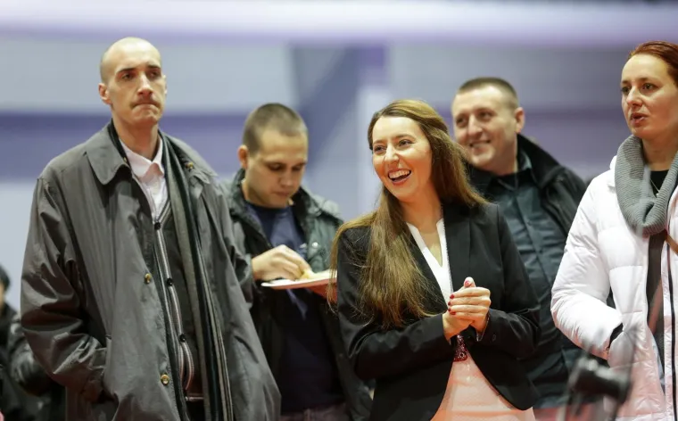 Istu večer pojavila se i u izbornom stožeru tada predsjedničkog kandidata Živog zida Ivana Vilibora Siničića na Zagrebačkom velesajmu.