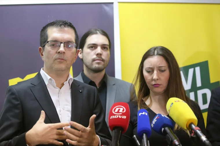 Pernarova reakcija uslijedila je nakon istupa Sinčića koji je rekao da je stranka suspendirala jednog od svojih najistaknutijih članova, Branimira Bunjca. Naime, Bunjac je odbio mjesto u Europskom parlamentu prepustiti Tihomiru Lukaniću, prvom s izborne liste Živog zida, ali tek trećem po broju preferencijalnih glasova, iz Sinčića i Bunjca. Sinčić je najavio da on ide u europski parlament, a o Bunjcu će odlučivati disciplinska komisija.