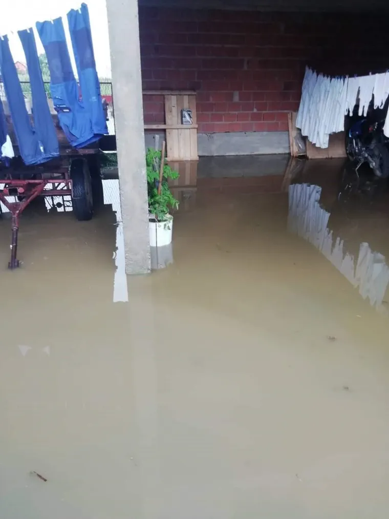 Olujno nevrijeme zahvatilo Pože&scaron;tinu: U kuću u Pleternici udario grom, velike &scaron;tete i na usjevima