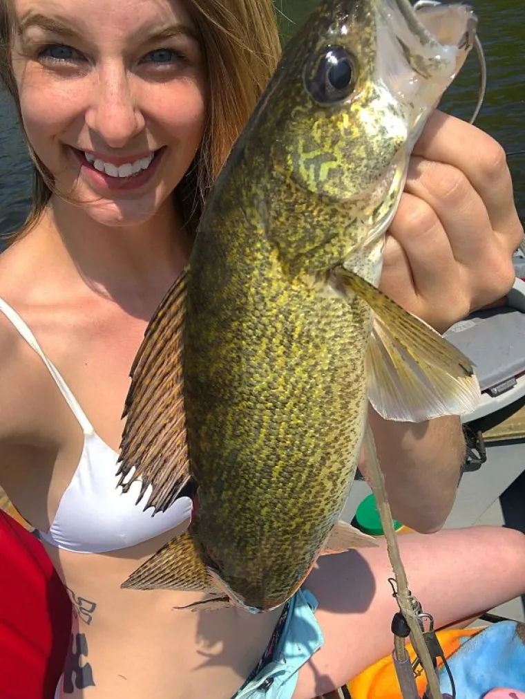 REKAO VAM JE DA IDE NA RIBIČIJU S EKIPOM? Pa, nije lagao... samo je izostavio neke &scaron;kakljive, oble i vlažne detalje