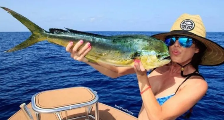 REKAO VAM JE DA IDE NA RIBIČIJU S EKIPOM? Pa, nije lagao... samo je izostavio neke &scaron;kakljive, oble i vlažne detalje