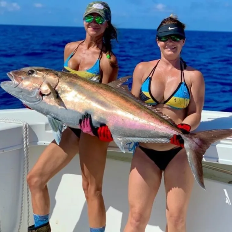 REKAO VAM JE DA IDE NA RIBIČIJU S EKIPOM? Pa, nije lagao... samo je izostavio neke &scaron;kakljive, oble i vlažne detalje