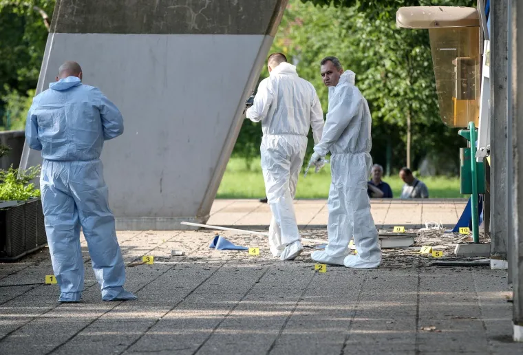 Nepoznati počinitelji provalili su u četvrtak rano ujutro u bankomat u zagrebačkom Sigetu, najvjerojatnije upotrebom plina, uslijed čega su osim bankomata oštećeni prozori i vrata na objektu u sklopu kojeg se bankomat nalazi