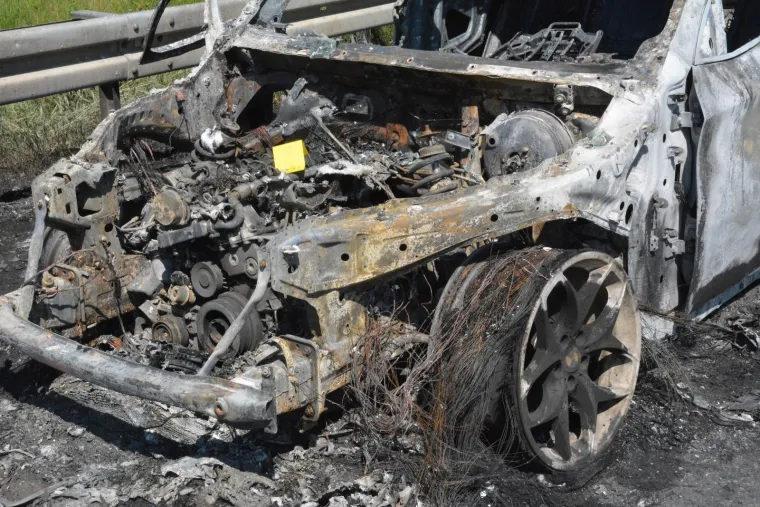 &Scaron;ok na autocesti: Kod nadvožnjaka u cijelosti izgorio automobil marke BMW