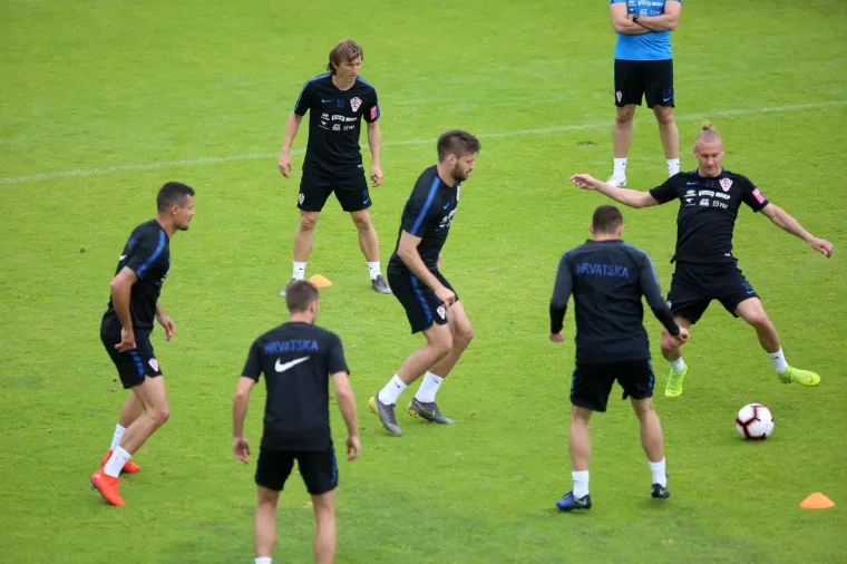 Hrvatska spremna za Wales! Na trening stigli najbolji nogometa&scaron; svijeta i prvak Europe