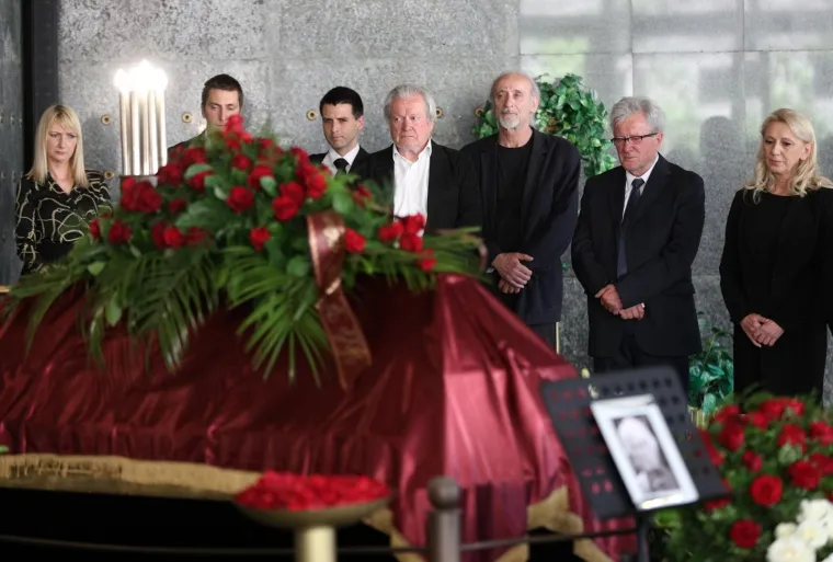 Posljednji ispraćaj Đele Jusića na groblju Gaj urni Krematorij.