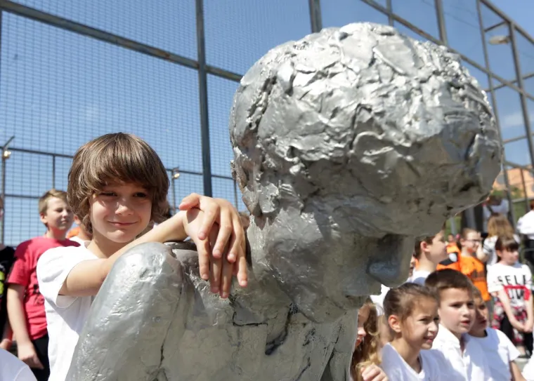 Ko&scaron;arka&scaron;ki Mozart bio bi ponosan: Prekrasne slike kod spomenika Draženu Petroviću na Baldekinu