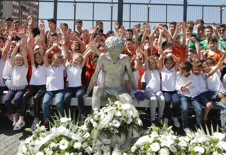 Ko&scaron;arka&scaron;ki Mozart bio bi ponosan: Prekrasne slike kod spomenika Draženu Petroviću na Baldekinu