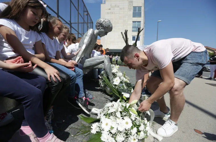 Ko&scaron;arka&scaron;ki Mozart bio bi ponosan: Prekrasne slike kod spomenika Draženu Petroviću na Baldekinu