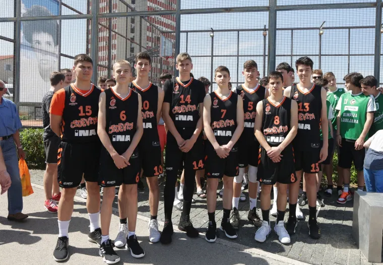 Ko&scaron;arka&scaron;ki Mozart bio bi ponosan: Prekrasne slike kod spomenika Draženu Petroviću na Baldekinu