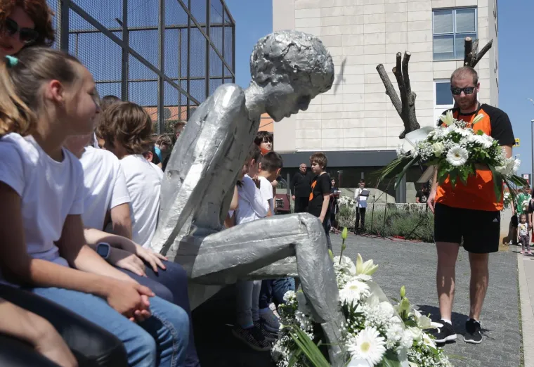 Ko&scaron;arka&scaron;ki Mozart bio bi ponosan: Prekrasne slike kod spomenika Draženu Petroviću na Baldekinu