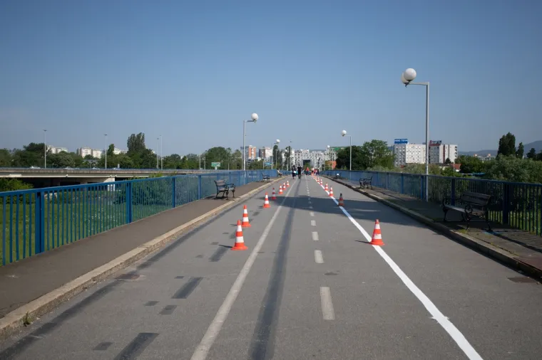 Propao nogostup u Zagrebu! Rupa je 'sanirana', ali pogledajte kako izgleda podnožje mosta
