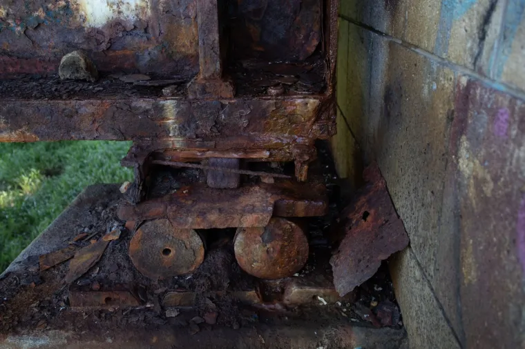 Propao nogostup u Zagrebu! Rupa je 'sanirana', ali pogledajte kako izgleda podnožje mosta