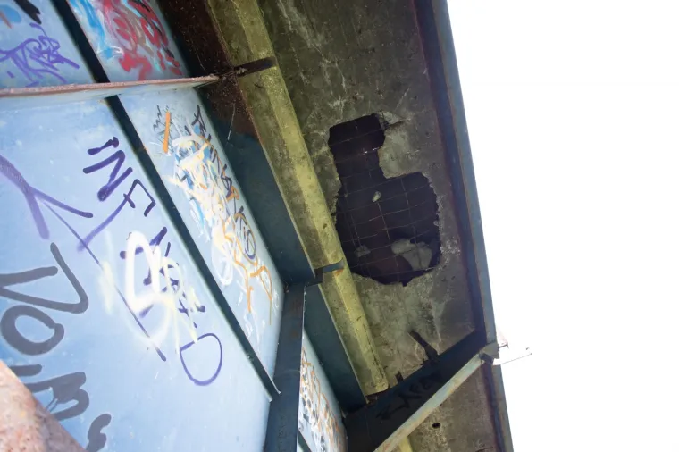 Propao nogostup u Zagrebu! Rupa je 'sanirana', ali pogledajte kako izgleda podnožje mosta