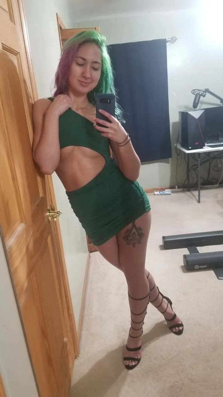 UVUKLE SE U PREMALENE HALJINE, ALI NITKO SE NE ŽALI: Ove cure znaju kako privući pažnju na svoje obline