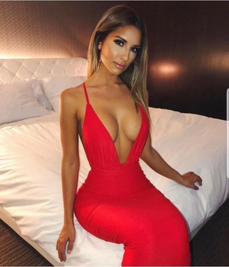 UVUKLE SE U PREMALENE HALJINE, ALI NITKO SE NE ŽALI: Ove cure znaju kako privući pažnju na svoje obline