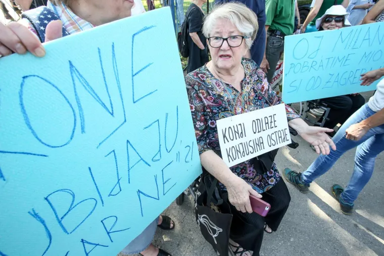 Gnjevni prosvjednici na hipodromu poručili Bandiću: 'Ja&scaron;e&scaron; po Zagrebu 19 godina, sja&scaron;i vi&scaron;e!'