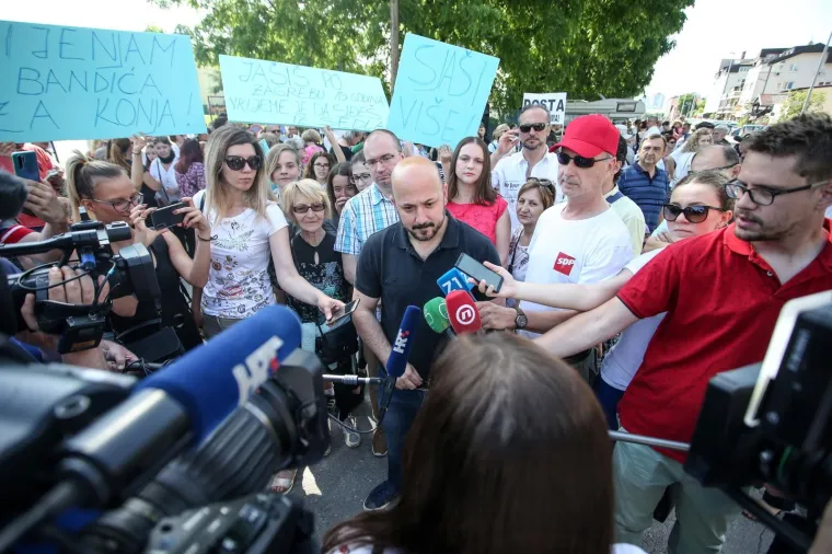 Gnjevni prosvjednici na hipodromu poručili Bandiću: 'Ja&scaron;e&scaron; po Zagrebu 19 godina, sja&scaron;i vi&scaron;e!'
