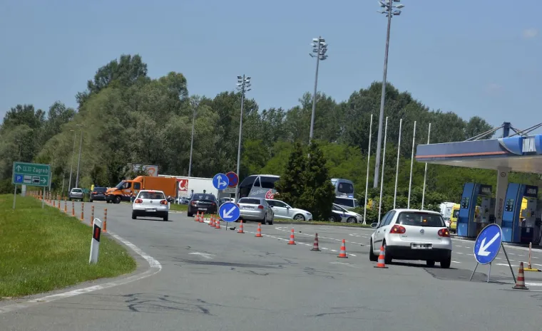 Vozač kamiona koji je skrivio tragediju kod Novske priveden u Županijsko državno odvjetni&scaron;tvo