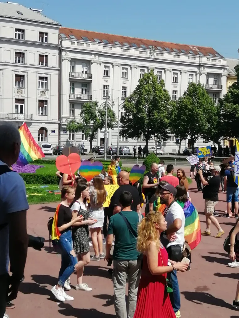 Okupljanje Povorke ponosa počelo ispred Mimare: Ima dosta policije