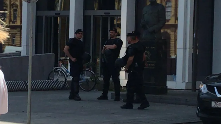 Okupljanje Povorke ponosa počelo ispred Mimare: Ima dosta policije