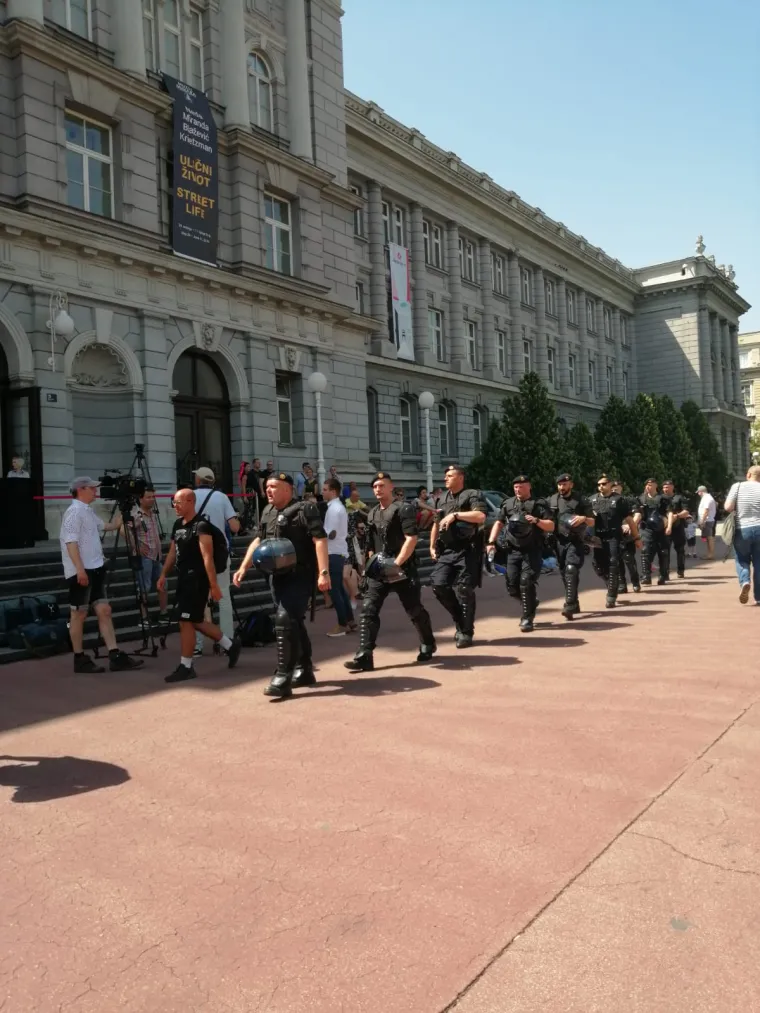 Okupljanje Povorke ponosa počelo ispred Mimare: Ima dosta policije