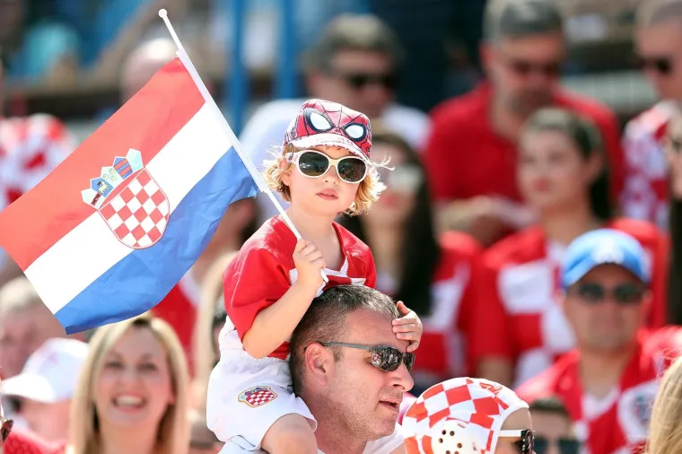 SLAVONIJA DIŠE ZA HRVATSKU: Osjetite dašak atmosfere na uzavrelom Gradskom vrtu