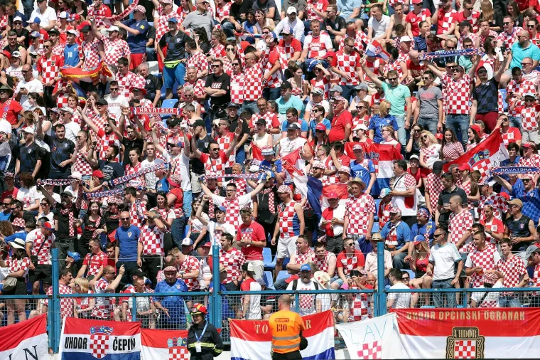 SLAVONIJA DIŠE ZA HRVATSKU: Osjetite dašak atmosfere na uzavrelom Gradskom vrtu