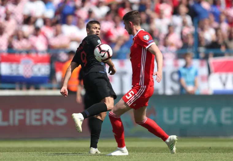 NEMA PROLAZA ZA BALEA, KAD JE TU BORNA: Ovako to izgleda protiv Walesa