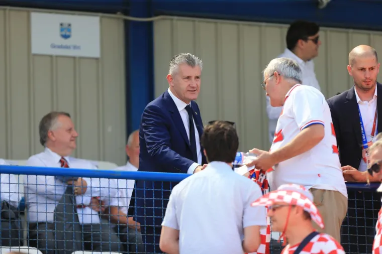 KOLINDA PRATILA VRUĆU UTAKMICU VATRENIH U GRADSKOM VRTU: I Šuker je bio na tribinama
