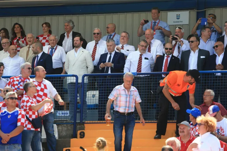 KOLINDA PRATILA VRUĆU UTAKMICU VATRENIH U GRADSKOM VRTU: I Šuker je bio na tribinama