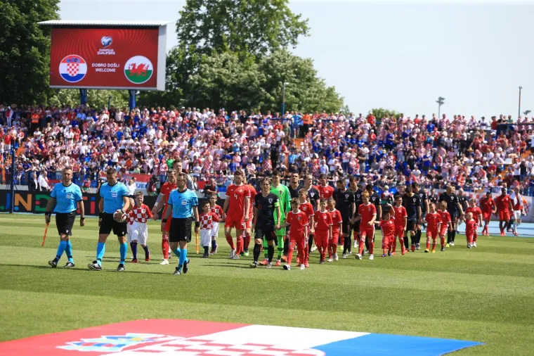 ROVOVSKA BITKA NA +30: Kapetan u klinču sa suparničkim igračem