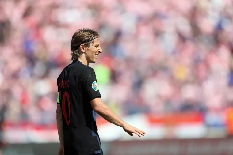 ROVOVSKA BITKA NA +30: Kapetan u klinču sa suparničkim igračem