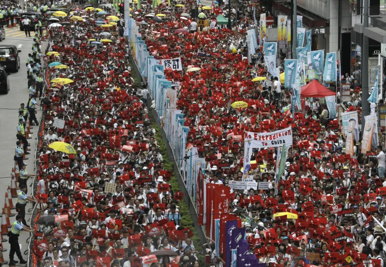 Deseci tisuća ljudi na prosvjedu u Hong Kongu protiv izručenja osumnjičenih Kini