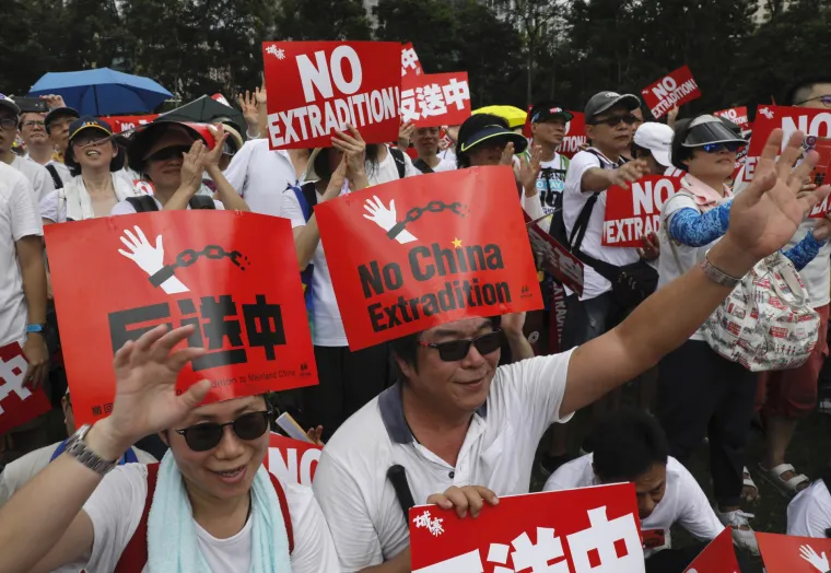 Deseci tisuća ljudi na prosvjedu u Hong Kongu protiv izručenja osumnjičenih Kini