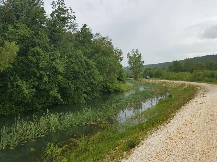 Ekološka katastrofa u Kninu se nastavlja: 'Ovo je odvratno i strašno. Previše je zagađeno'