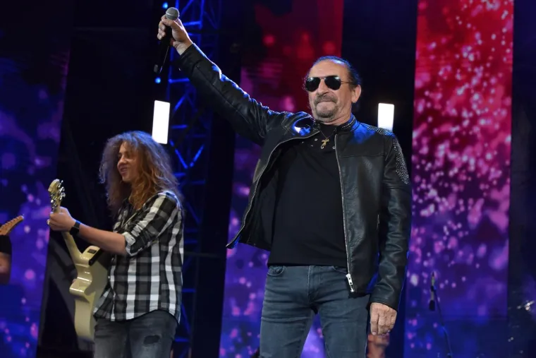 GOLIŠAVE PJEVAČICE ZAPALILE VODICE: Tko je igrao na glas, a tko na seksepil? 'Vagina haljina' pomela konkurenciju