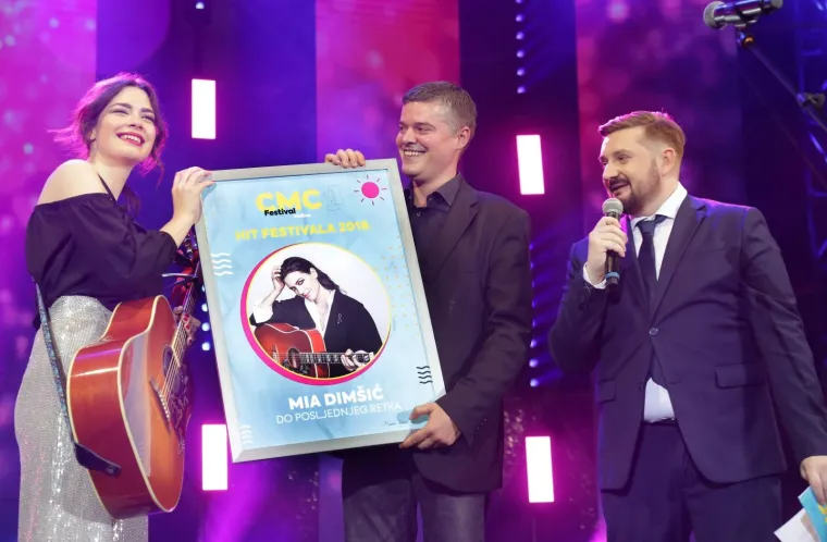 GOLI&Scaron;AVE PJEVAČICE ZAPALILE VODICE: Tko je igrao na glas, a tko na seksepil? 'Vagina haljina' pomela konkurenciju