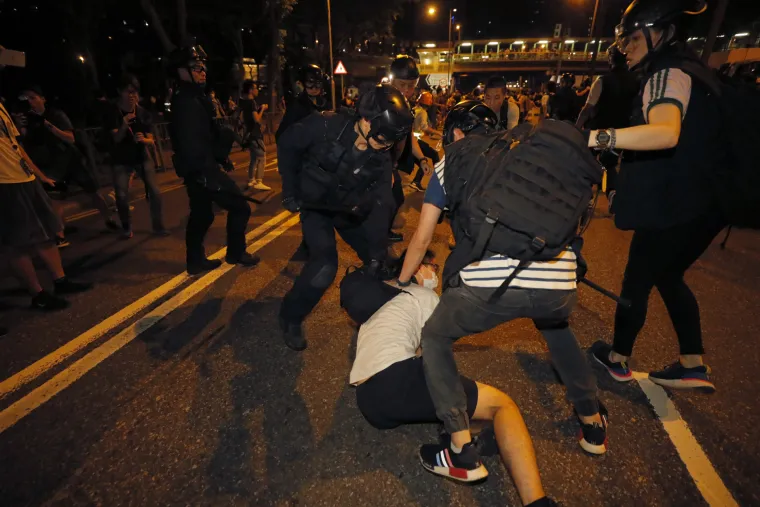 Najveći prosvjed u Hong Kongu zavr&scaron;io sukobom policije i studenata
