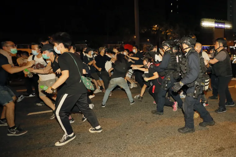 Najveći prosvjed u Hong Kongu zavr&scaron;io sukobom policije i studenata