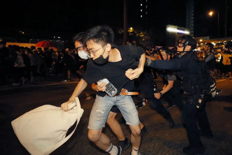 Najveći prosvjed u Hong Kongu zavr&scaron;io sukobom policije i studenata