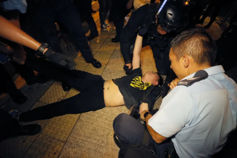 Najveći prosvjed u Hong Kongu zavr&scaron;io sukobom policije i studenata